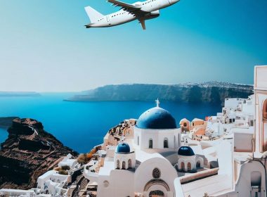 Cât faci cu avionul până în Santorini